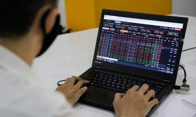 Vietnam stocks slip as Asian shares subdued