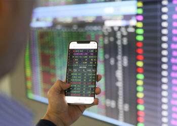 Vietnam’s stocks edge up as Asian shares rise