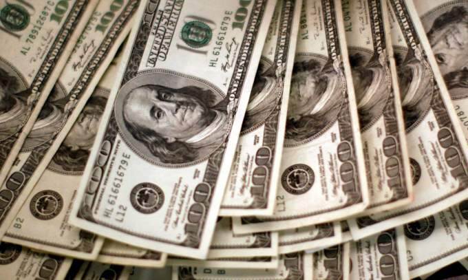 Dollar dips against dong on black market