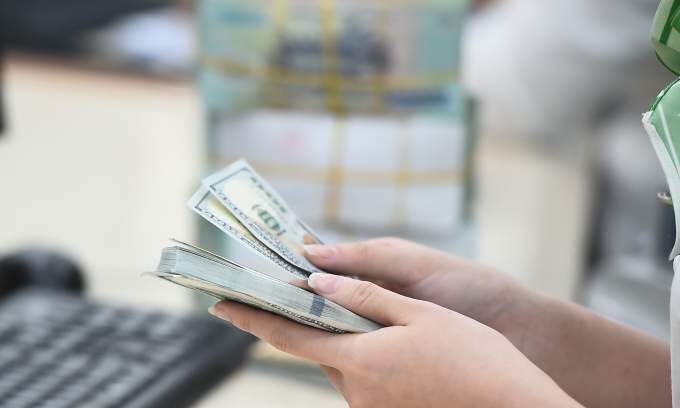 Dollar rises against dong - VnExpress International