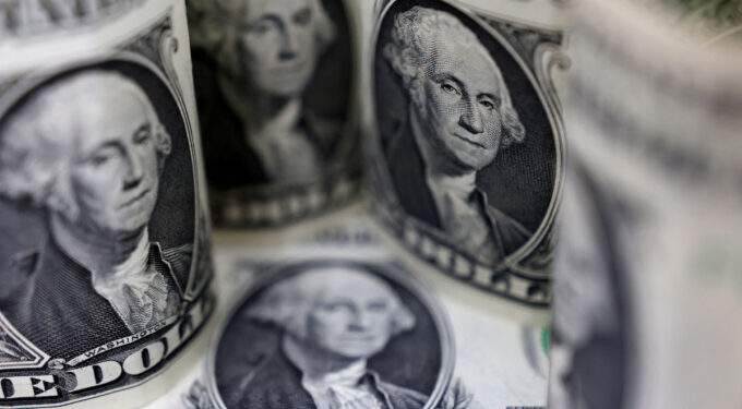 Dollar slips mildly against dong