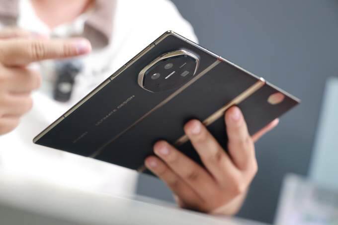 First tri-fold smartphone Mate XT priced up to $5,000 in Vietnam