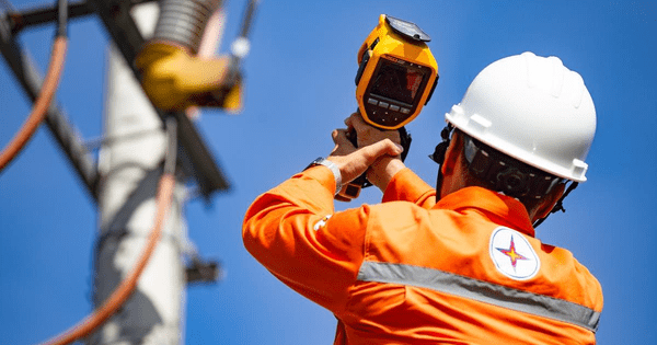 Giá điện tăng thêm 4,8% ảnh hưởng ra sao khi Hòa Phát tiêu thụ 2,67 tỷ kwh, Đức Giang 'đốt' 922 triệu kwh, Vinamilk và Sabeco 'ngốn' 100- 200 triệu kwh?