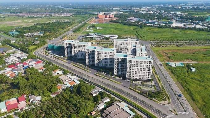 HCMC residents seek affordable housing in nearby cities