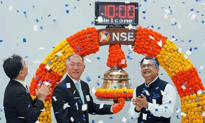 Hyundai Motor India drops 6% in debut after country's biggest IPO