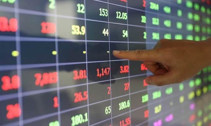 Stocks close in red as global shares head for weekly loss