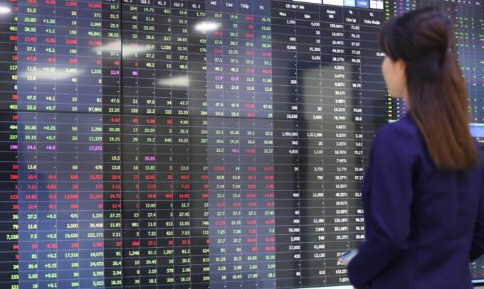 Vietnam stocks dive to 4-week low, Asian shares dip