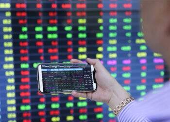 Vietnam stocks post slight increase while Asian markets drop