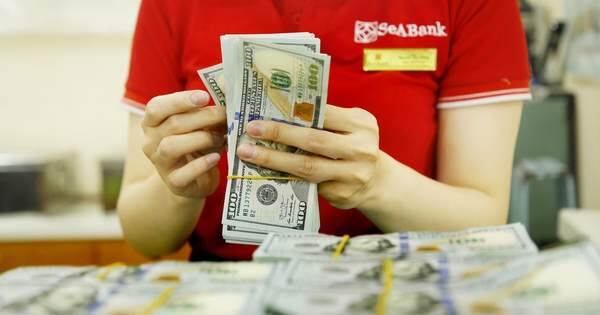 Cuối ngày, giá USD ngân hàng tăng vọt