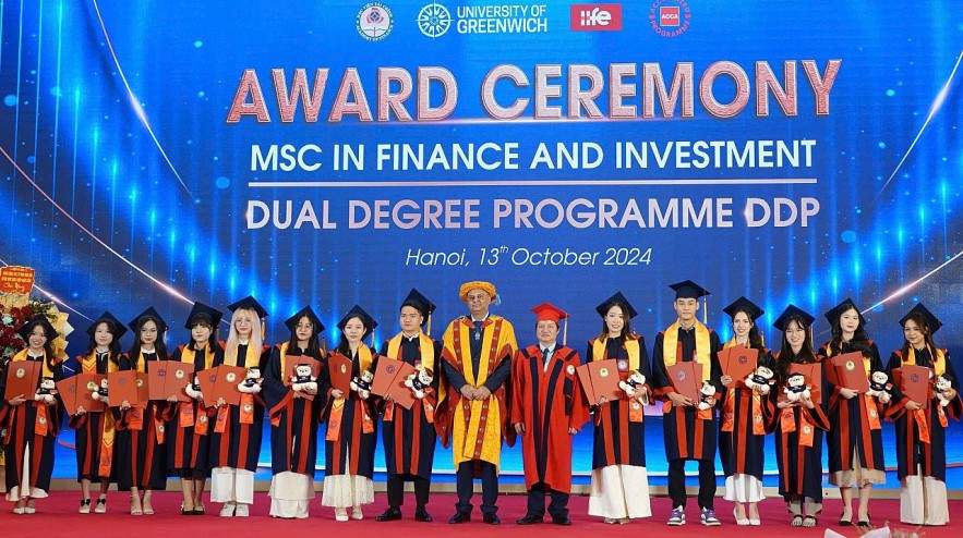 Học viện Tài chính trao bằng cho 152 tân cử nhân thạc sỹ chương trình liên kết đào tạo