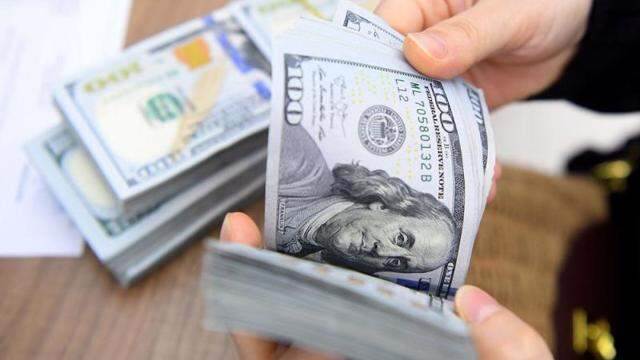 Tỷ giá trung tâm giảm mạnh, giá USD ngân hàng phân hoá