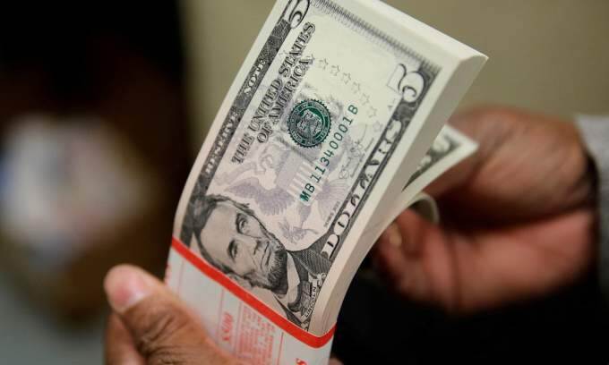 Dollar drops against dong on black market