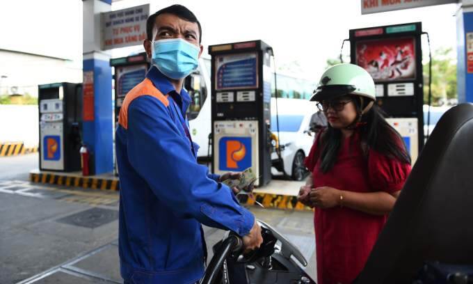 Gasoline, diesel prices drop - VnExpress International