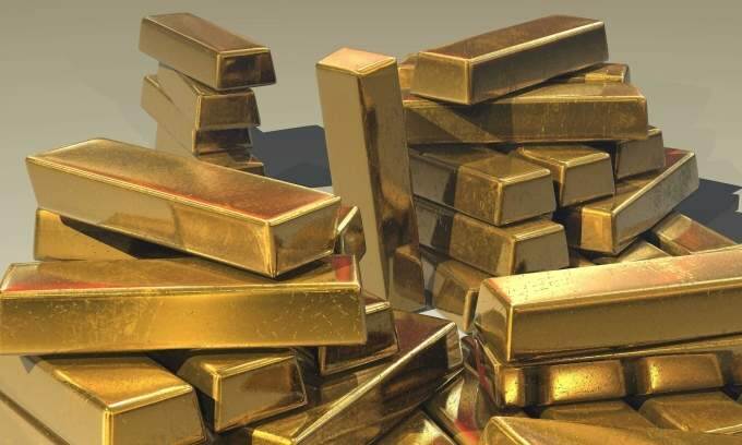 My mother buys 104 taels of gold as a long-term investment then ignores market changes