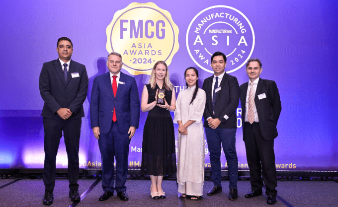Leaders of Pharmacity with the Home Brand of the Year award. Photo courtesy of Pharmacity