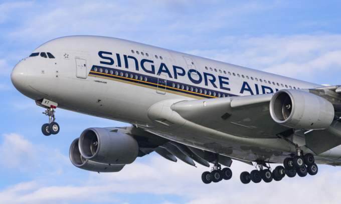 Singapore Airlines’ profit plunges 59%