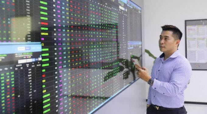 Stocks stuck at 1,240 points 1 Stocks stuck at 1,240 points