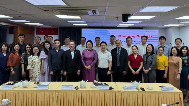 Thành phố lớn nhất nước đào tạo chiến lược chuyển đổi Chính phủ số cho các sở ngành