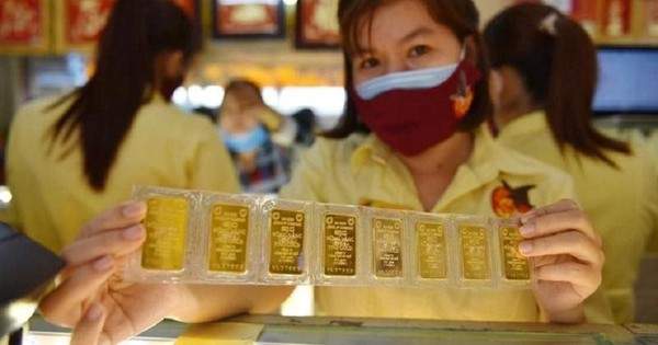 Giá vàng rung lắc dữ dội, chuyên gia đưa khuyến cáo quan trọng: "Khoan bán"