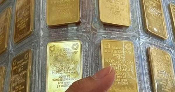 SJC bán vàng 'thả phanh' trong ngày độc thân, khách mua bao nhiêu cũng có