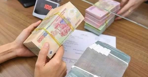 Một nhà băng trả lãi hơn 8%/năm