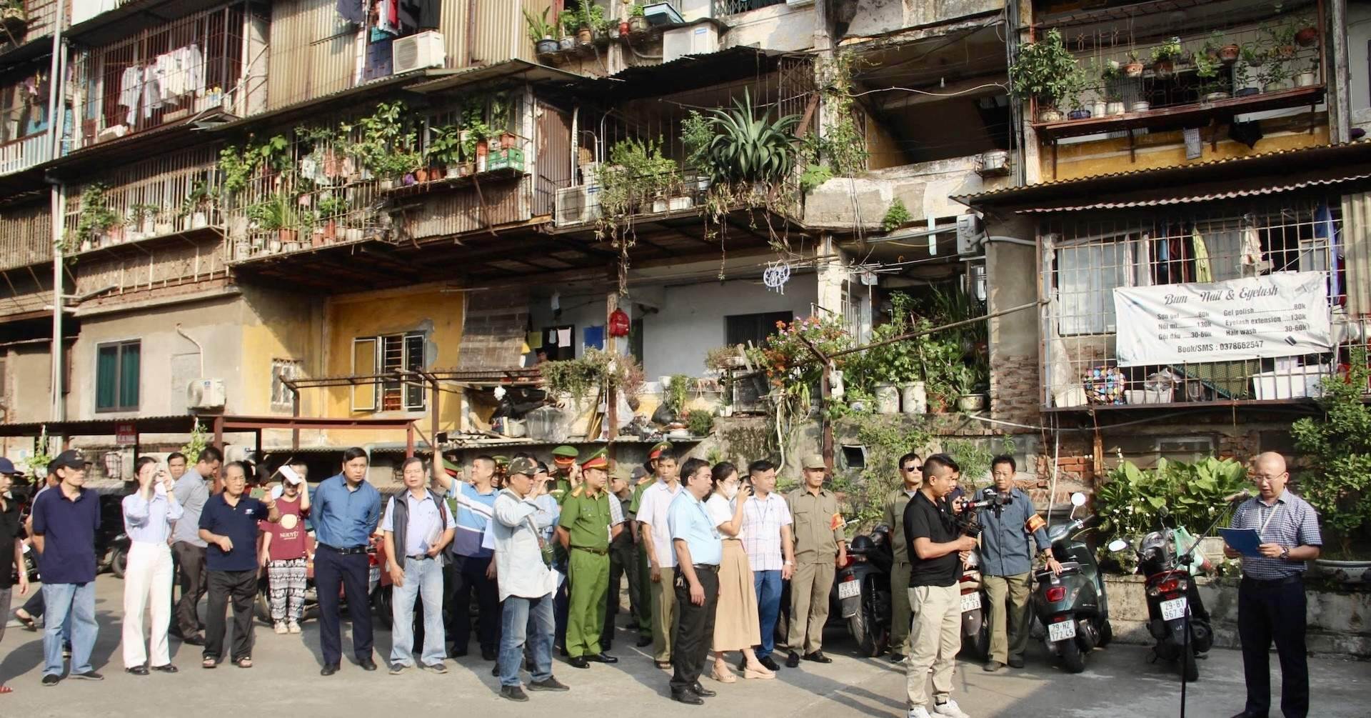 Hà Nội cưỡng chế di chuyển trạm biến áp máy phát điện trên đất vàng Ngọc Khánh