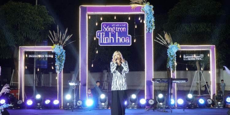 ‘Tinh hoa hội tụ’ trong đêm nhạc tri ân của Melinh Plaza Yên Bái 1 ‘Tinh hoa hội tụ’ trong đêm nhạc tri ân của Melinh Plaza Yên Bái