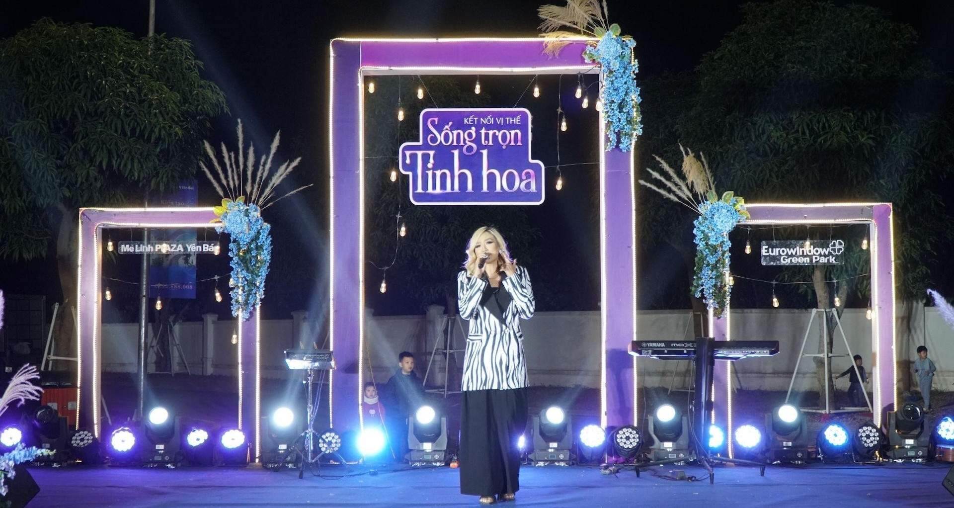 ‘Tinh hoa hội tụ’ trong đêm nhạc tri ân của Melinh Plaza Yên Bái 5 ‘Tinh hoa hội tụ’ trong đêm nhạc tri ân của Melinh Plaza Yên Bái