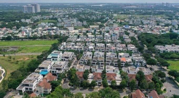 $400 a month is enough to live comfortably if you own houses in HCMC 1 $400 a month is enough to live comfortably if you own houses in HCMC