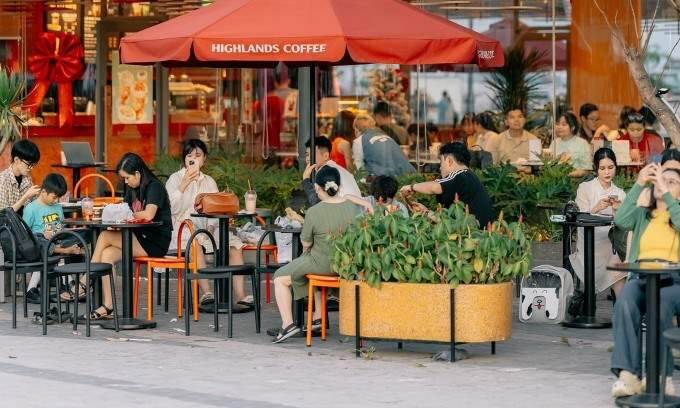 Earnings decline at Highlands Coffee, Vietnam's largest cafe chain, in Q3