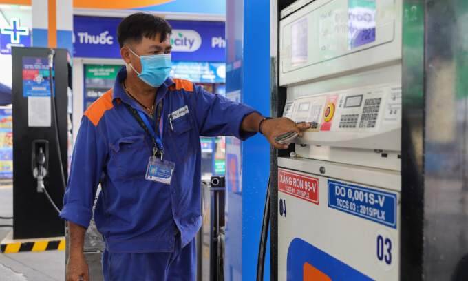 Gasoline prices slip from 3-month high