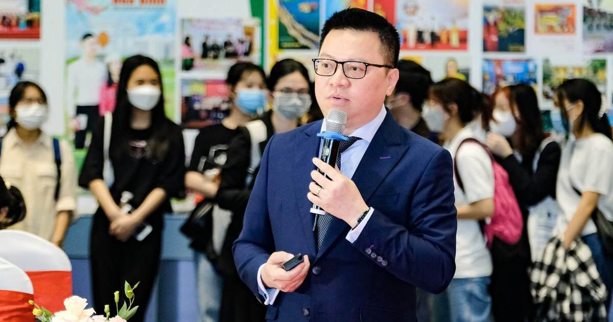 Giới trẻ dễ dàng mở YouTube, Netflix nhưng vẫn loay hoay tìm nút bật kênh truyền hình