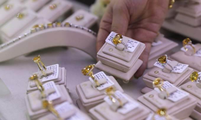 Gold ring price tiptoes up while global bullion rates rise