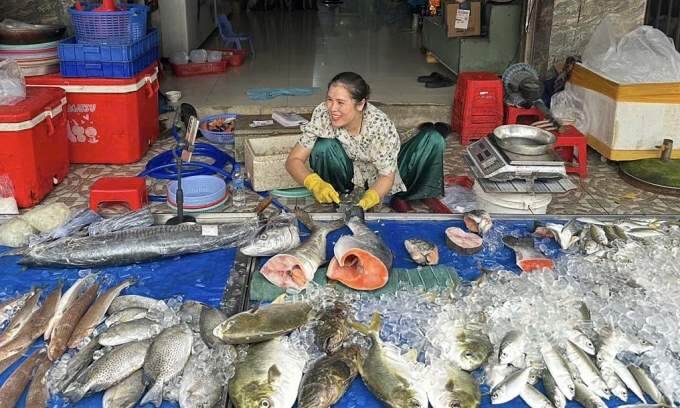 Live streaming makes small vendors online sensations