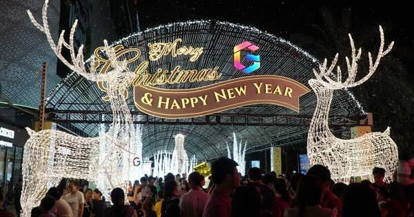 Nhộn nhịp check in “Con đường ánh sáng” tại Gigamall