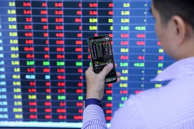 Stocks plunge to 2-week low