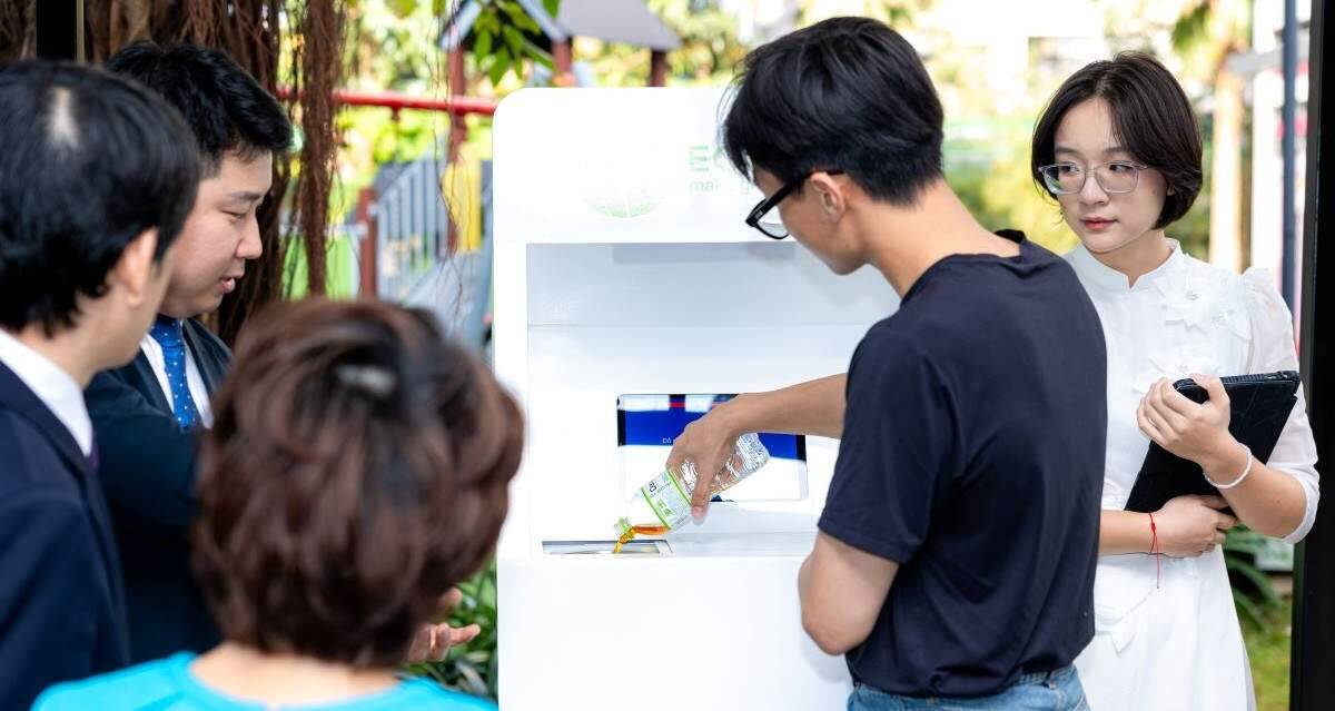 Đưa máy thu gom dầu ăn tự động về khu đô thị