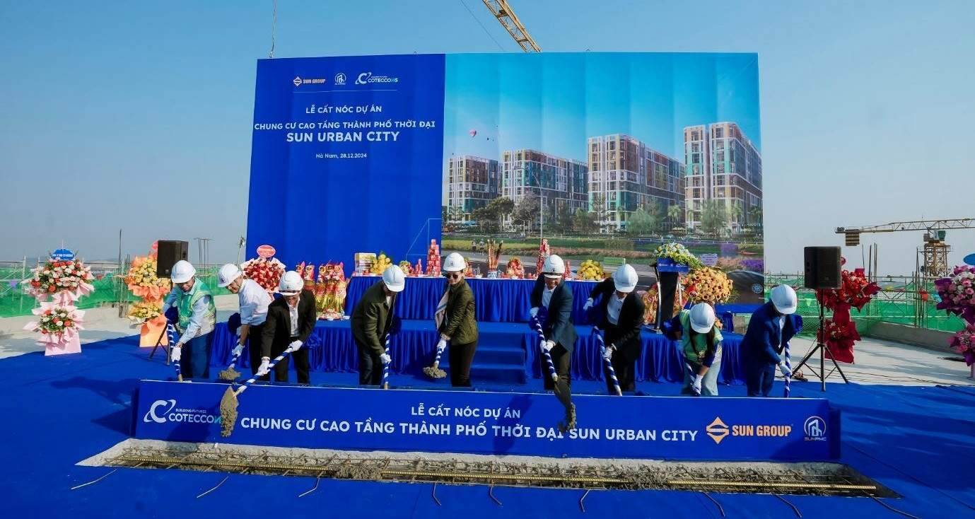Tòa căn hộ cao tầng tại Sun Urban City Hà Nam cất nóc vượt tiến độ