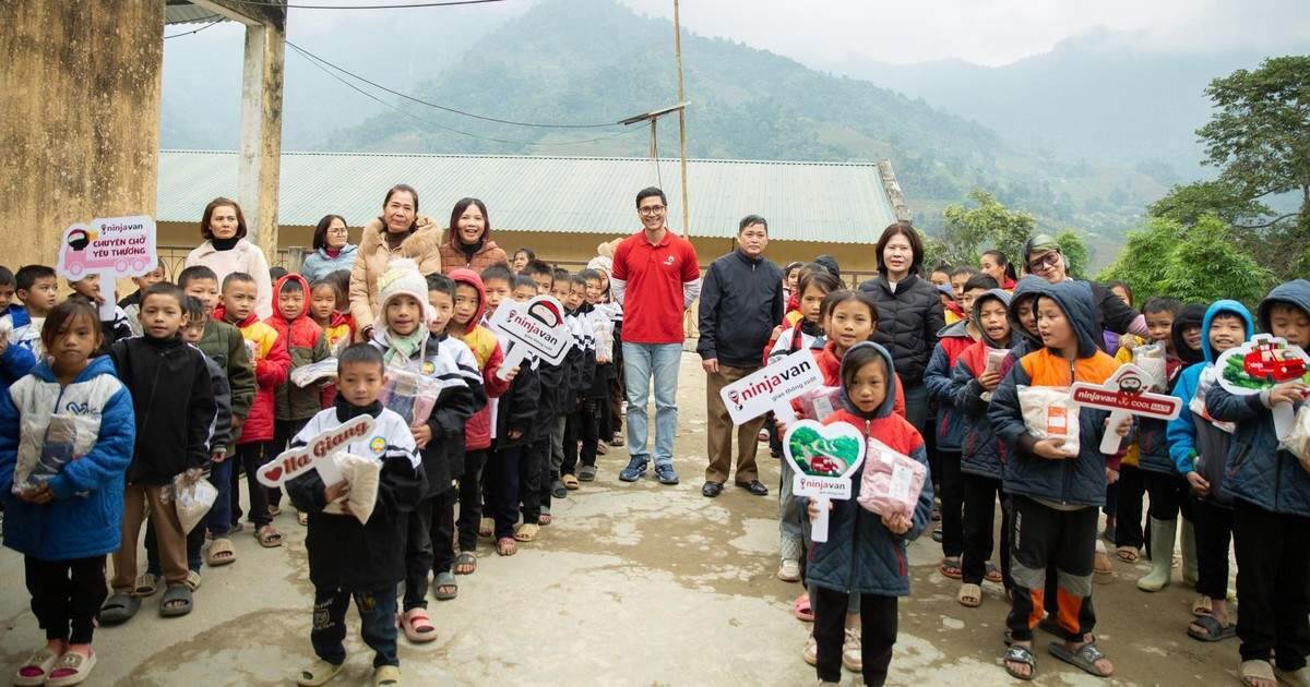 100.000 áo ấm cho trẻ em vùng cao là ‘kiện hàng’ quan trọng