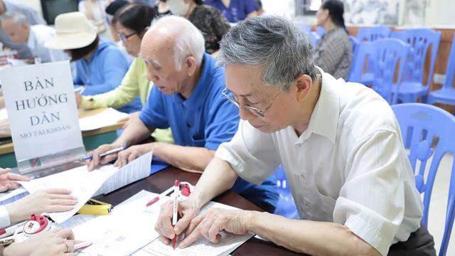 Đề nghị các ngân hàng hỗ trợ người hưởng lương hưu thực hiện sinh trắc học
