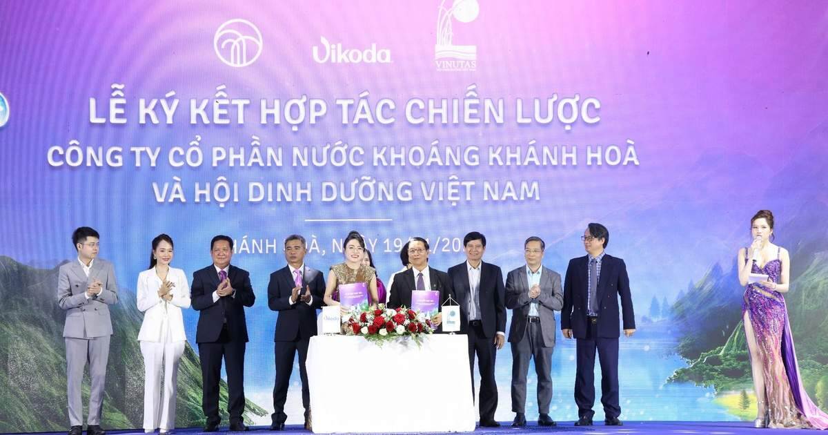 Hành trình 35 năm 'tỏa sáng ngọc trong đá'