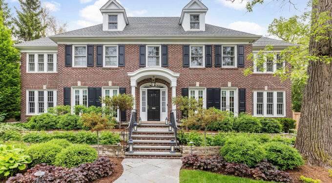 House shown in ‘Home Alone’ movie sells for $5.5M 1 House shown in ‘Home Alone’ movie sells for $5.5M