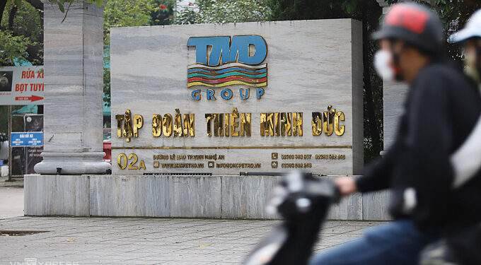 How did fuel distribution company owned by diamond tycoon's mother perform prior to her arrest?