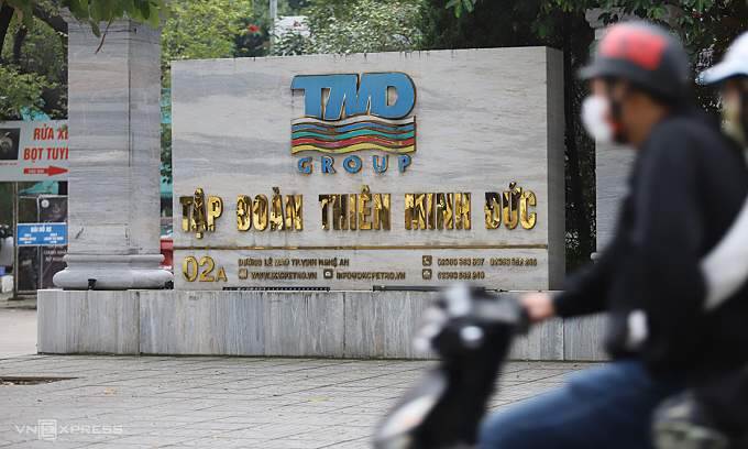 How did fuel distribution company owned by diamond tycoon's mother perform prior to her arrest?