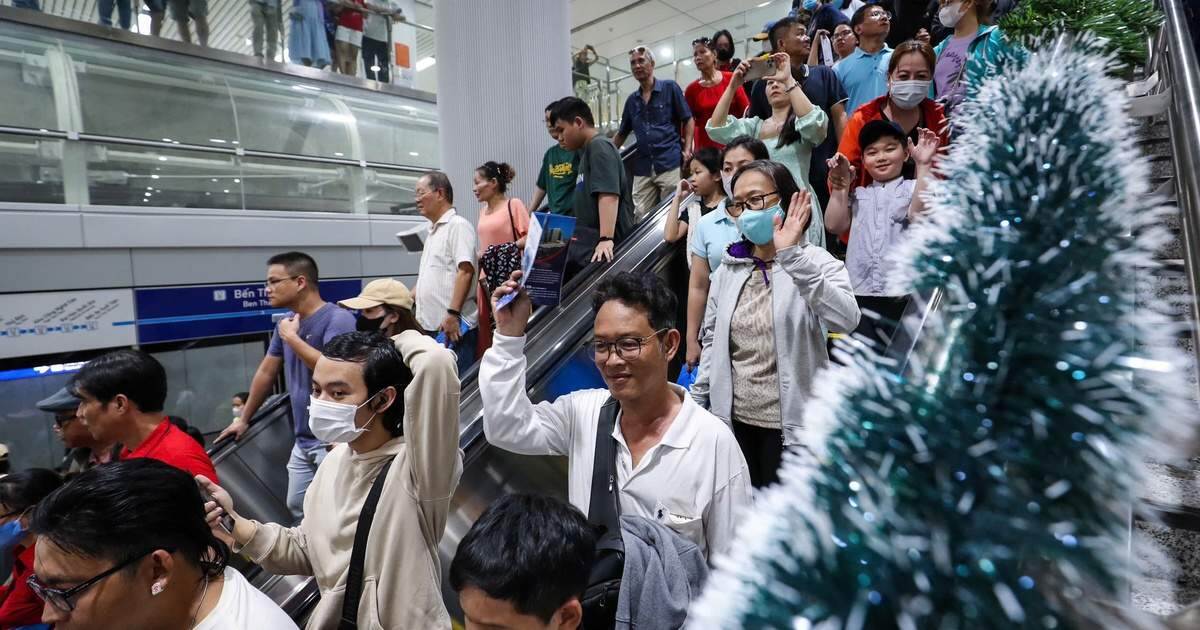 Lưu ngay các tuyến buýt kết nối 14 nhà ga đón Giáng sinh cùng metro số 1