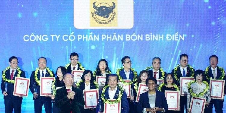 Phân bón Bình Điền đạt danh hiệu Top 50 Doanh nghiệp xuất sắc nhất Việt Nam 1 Phân bón Bình Điền đạt danh hiệu Top 50 Doanh nghiệp xuất sắc nhất Việt Nam