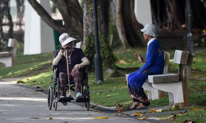 Singapore to offer up to US$220 in cash to each senior citizen