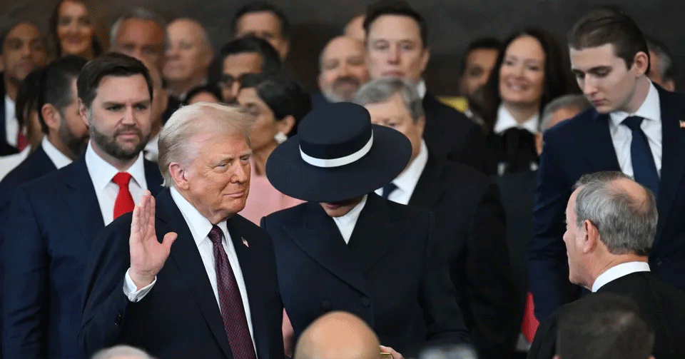Tổng thống Trump ra loạt quyết sách, cuộc chiến thương mại, công nghệ khốc liệt