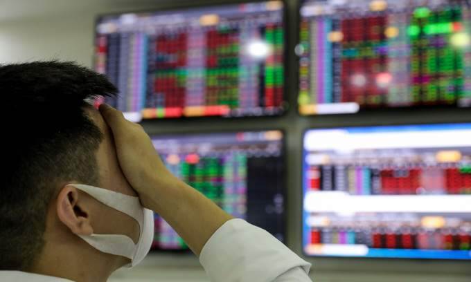VN-Index plummets in worst session in 5 months