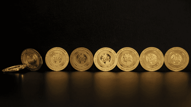 Giá vàng nhảy lên đỉnh 2 tháng vì USD trượt dốc và mối lo thuế quan